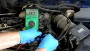 Provera napajanja senzora temperature motora u postupku Ispitivanje senzora temperature u automobilima.